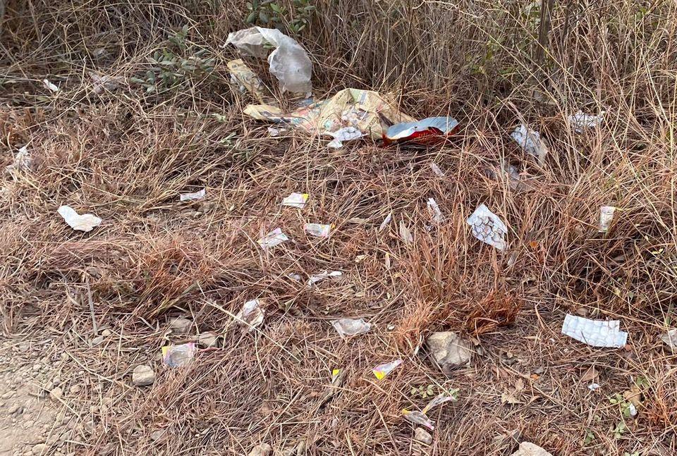 遊人在虎山遺留大量垃圾。