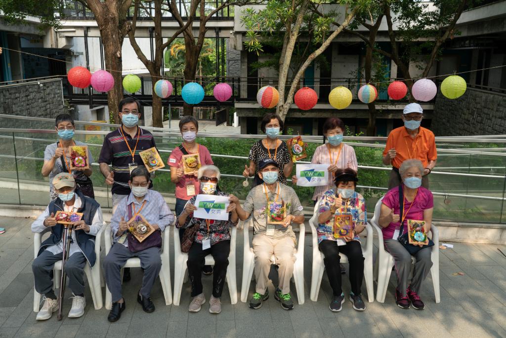 Participants took photos under the lanterns. The campsite will be decorated according to different events and festivals.