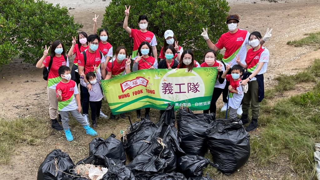 Volunteers cleaned mangrove forests in Tai O