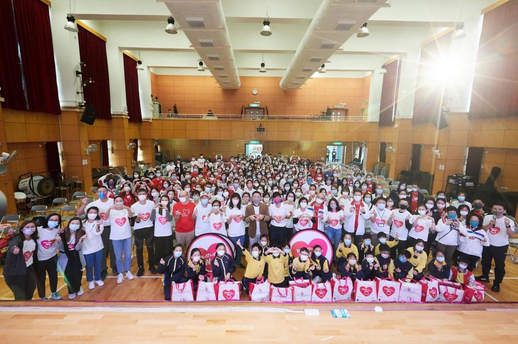 “Together We Care 2021” engaged over 1,100 volunteers, including members from Hong Kong Elite Athletes Association, Hong Kong Jockey Club, PLK Riverain Primary School and YWCA.