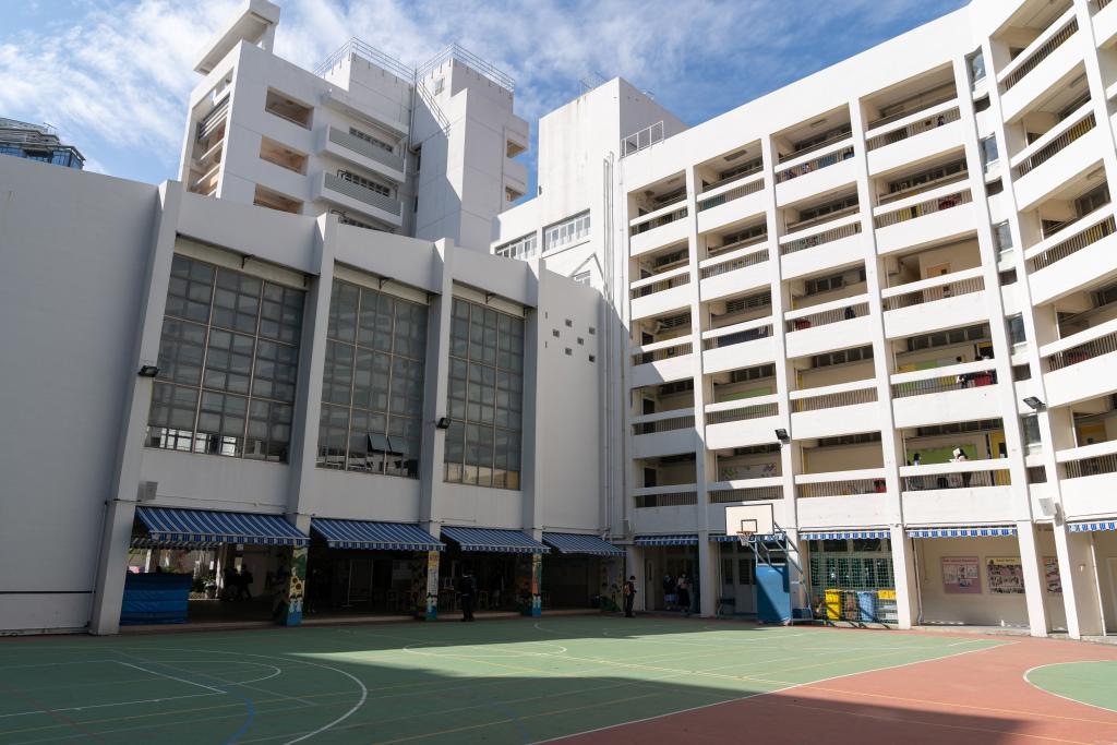 基督教女青年會丘佐榮中學校園