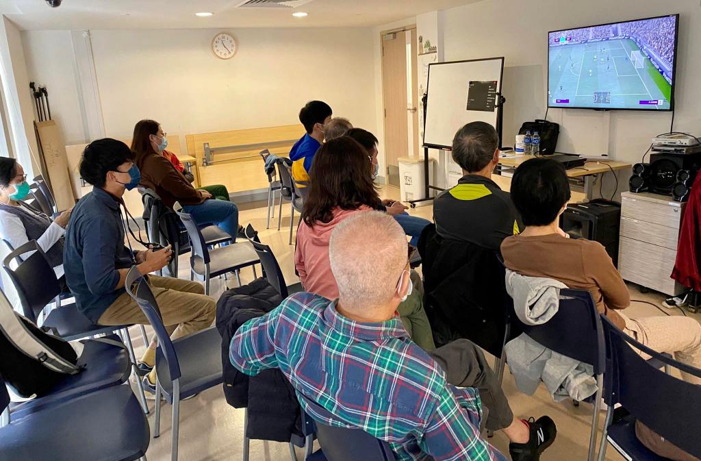 Coach from Rotary Club of Smart Hong Kong guided participants on FIFA’s rules.