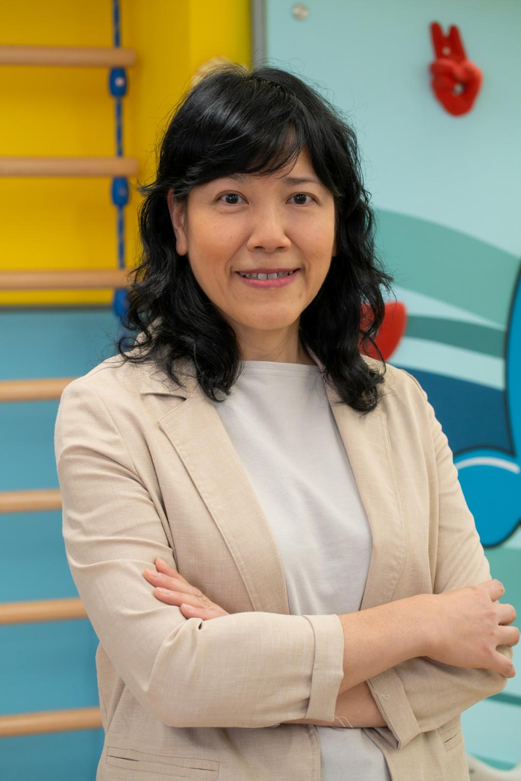 Ms. Woo Yuen Ling, Service Director (Employment Service and YWCA Movemnt)