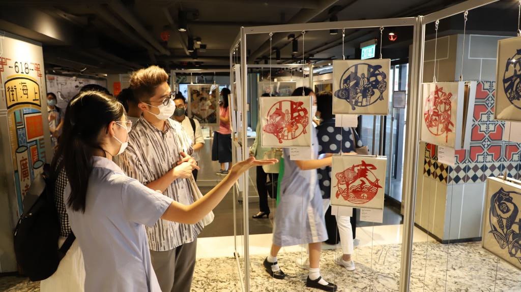 The art ambassador introduced the twenty-four solar terms in the aesthetics of contemporary paper cuts.