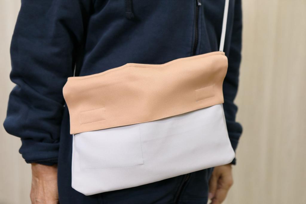 The apron can be converted into a crossbody bag.