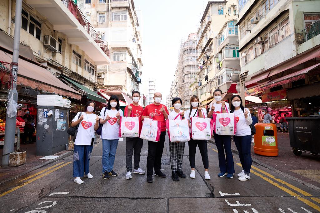女青夥拍精英運動員宣揚鄰里互助