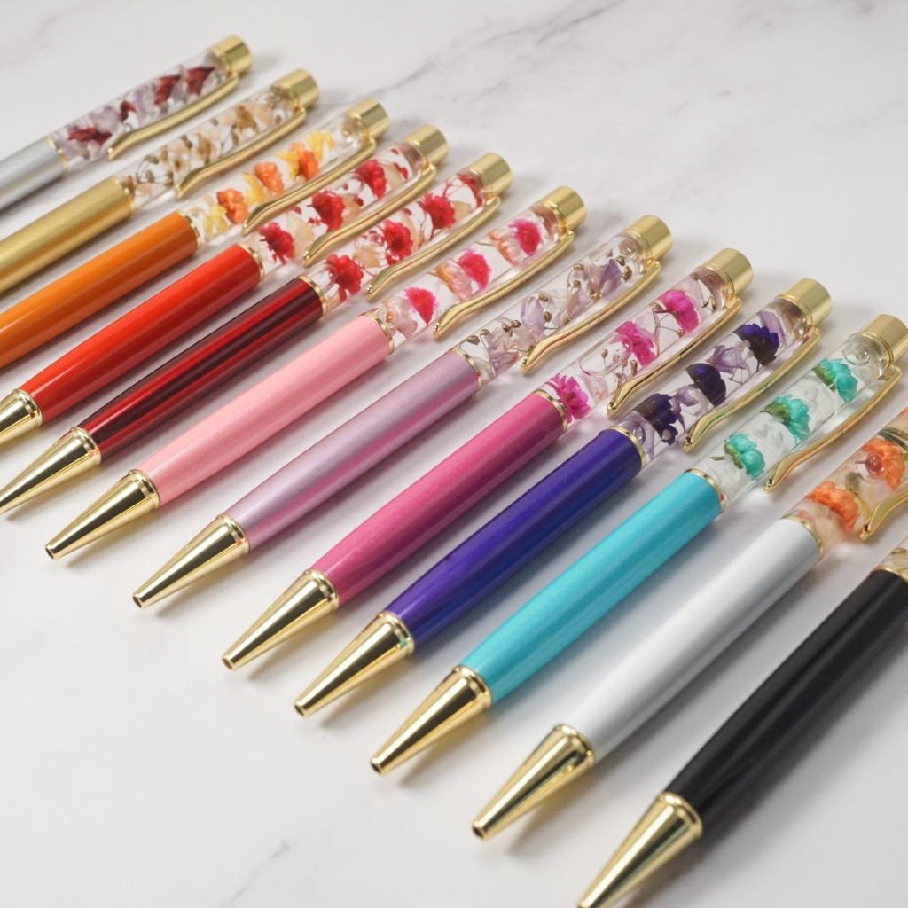 A set of flower pens.