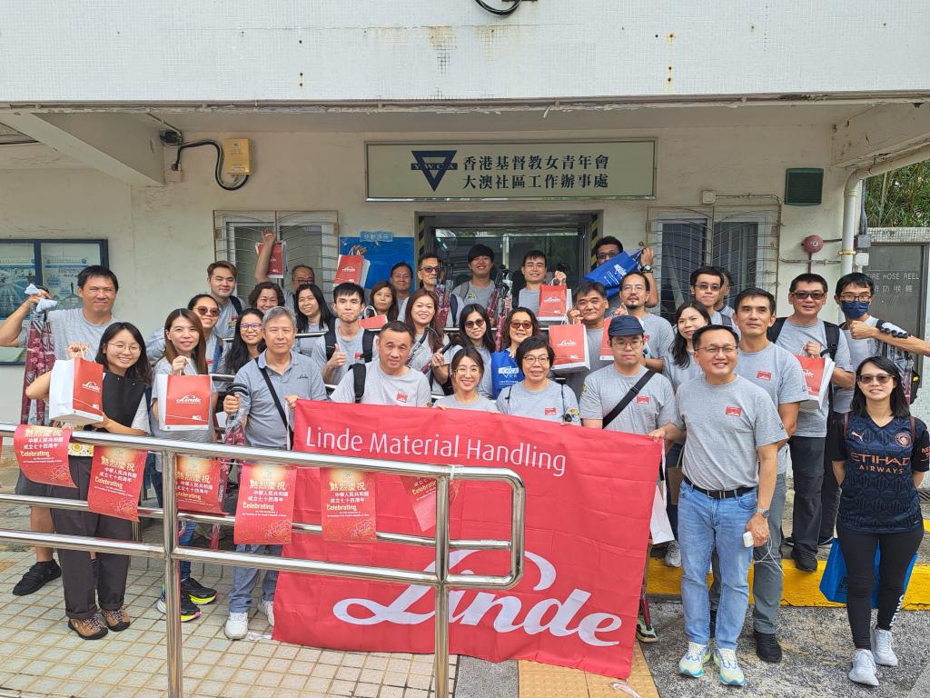 Linde volunteer team visited elderly living in stilt houses…
