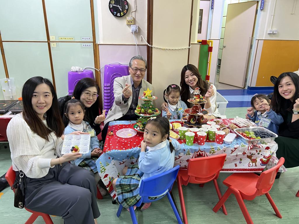 Volunteers of China Overseas participated in Christmas after…