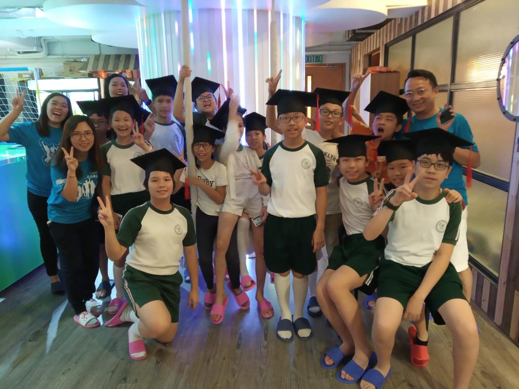 一群小六學生於活動後留影