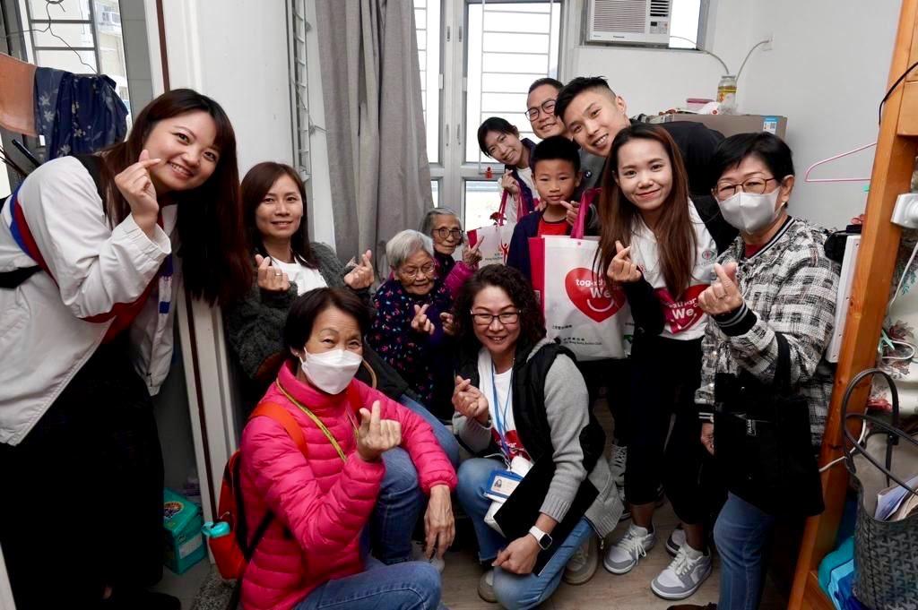 A group of volunteers took photo while they were paying home visit