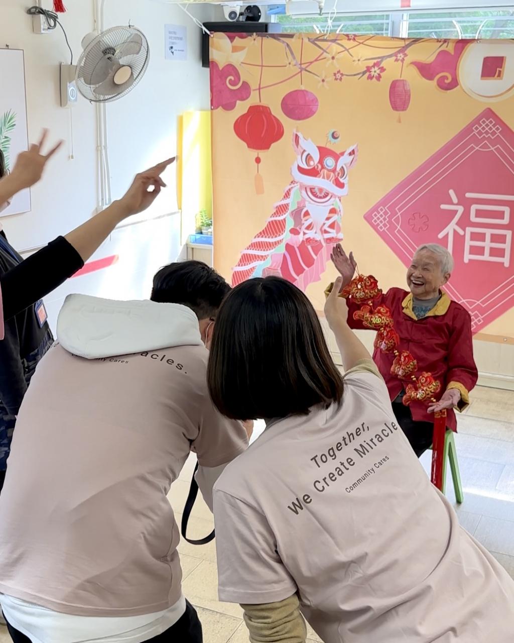 The volunteers tried their best to capture the most cheerful smile of the senior lady.