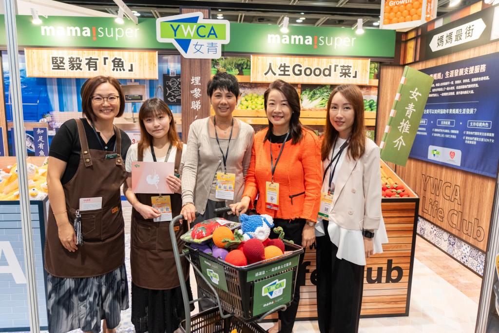 YWCA supermarket was very eye-catching in the expo as it incorporated young mothers’ handcrafts in the booth design.