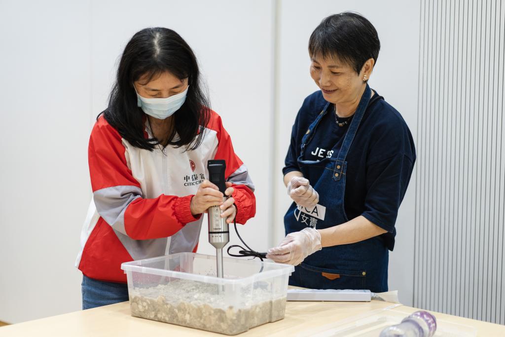 50+ instructor guided the participants through techniques of recycling used papers.