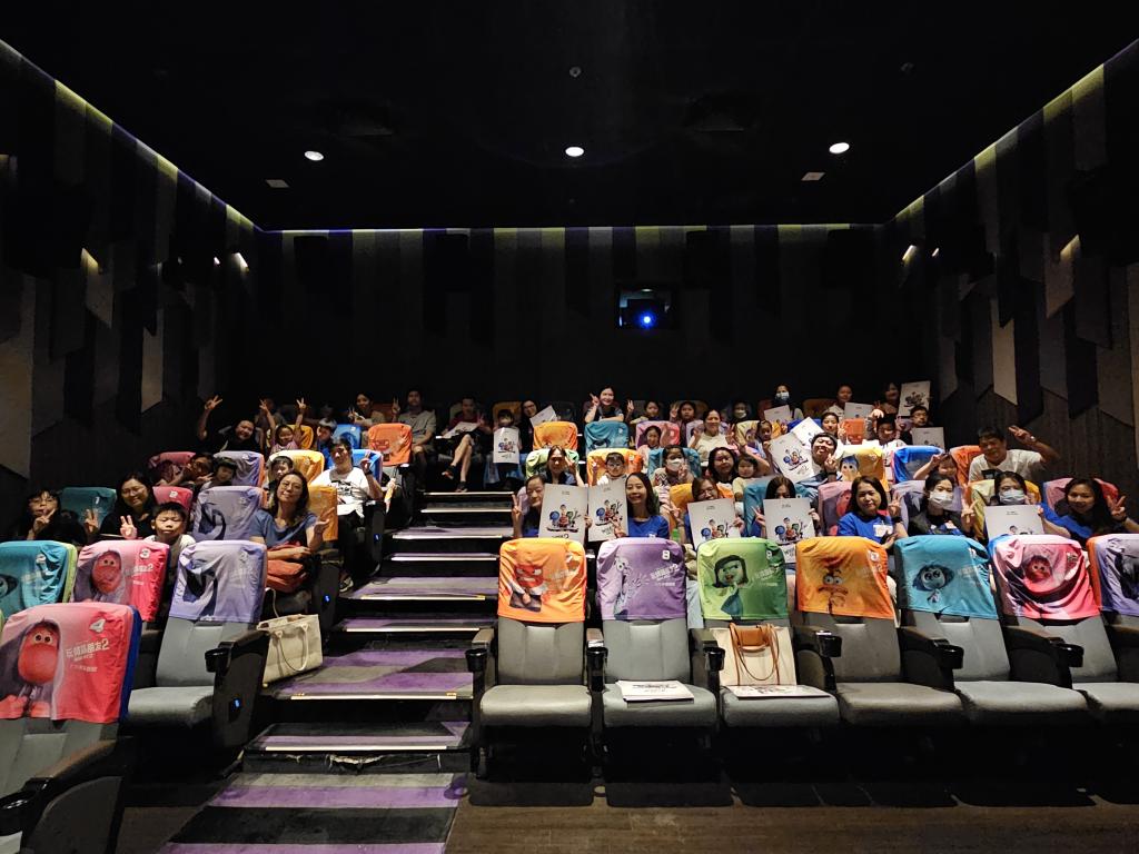 Sinomax organised parent-child movie screening party