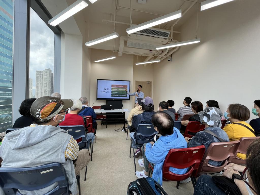 Community pharmacist was holding a medication education talk to the elderly.