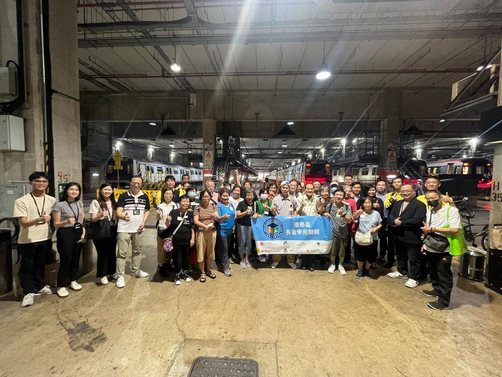 Participants took group photo in Chai Wan Depot.