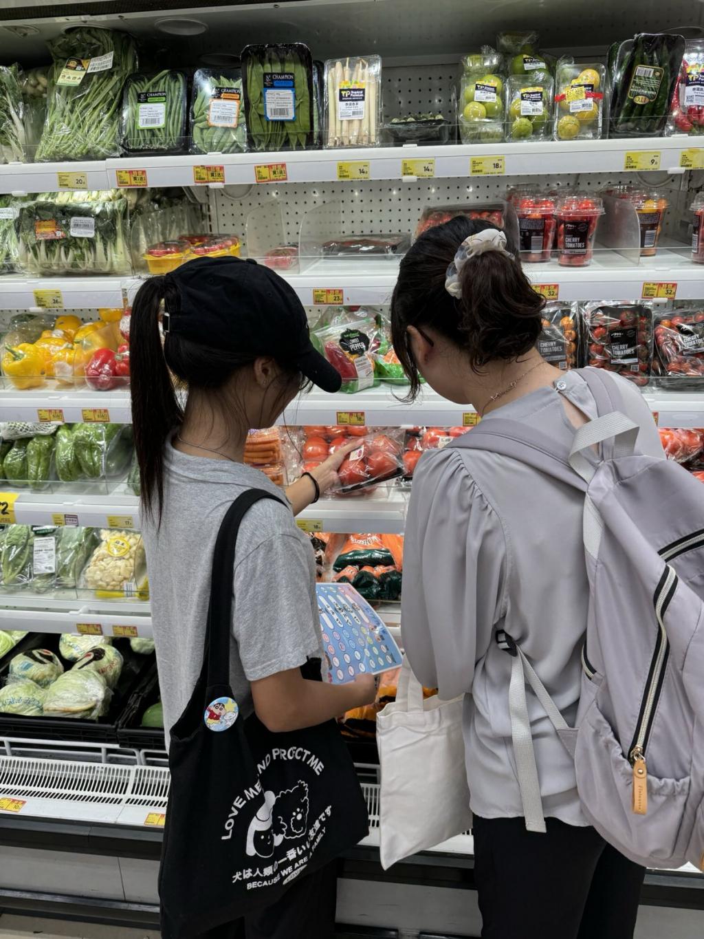 With the aid of volunteer, the kid needed to pick fresh food at a reasonable price. 
