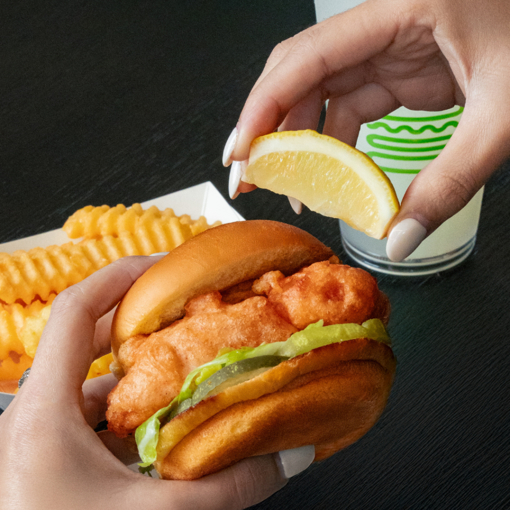 Adding lemon juice on a Fish Shack