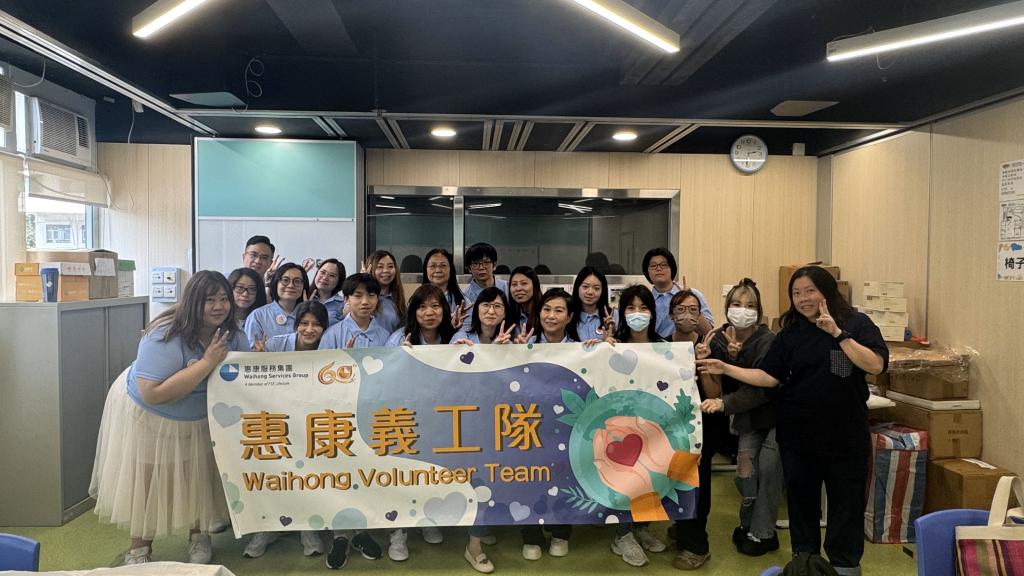 Waihong Services Group held a resin and mobile phone strap workshop and invited three young mothers to be instructors.