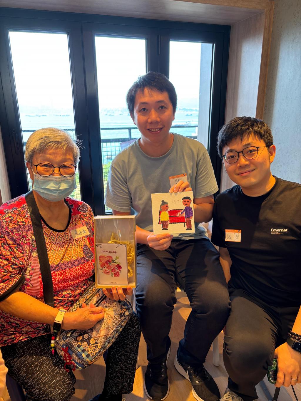 Volunteers presented handmade gifts filled with love and blessings to the elderly.