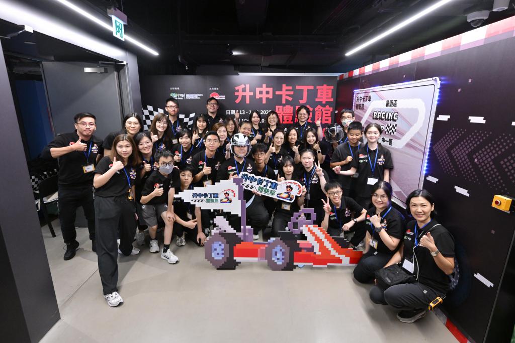 在女青團隊的社工、成長導師及參與計劃學生的共同協作下，「升中卡丁車體驗館」活動反應熱烈，深受預備升中的學生及家長歡迎。
