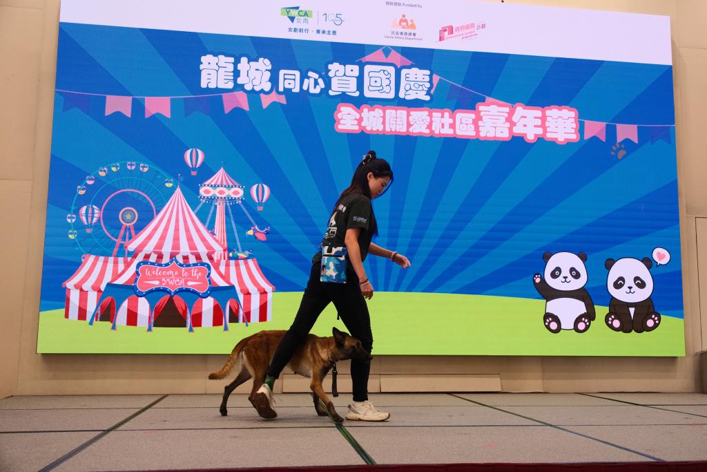 The seamless coordination between the trainers and the dogs received a warm reception.