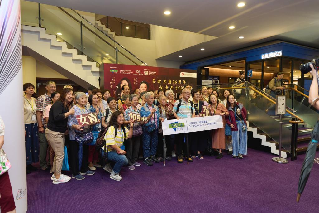 Elderly from Tai O were invited to attend the concert and celebrate this musically significant event together.