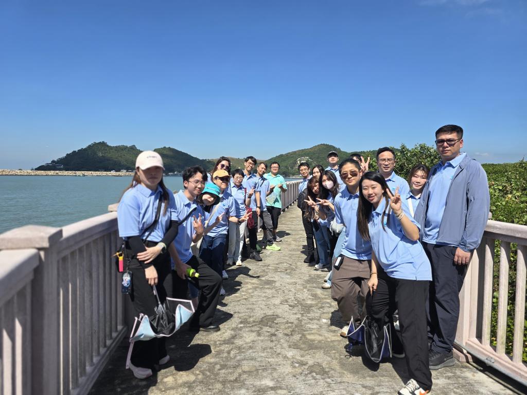 Waihong volunteers were delighted with the beauty of the fishing village.