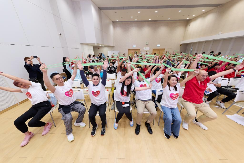 The guests were equally committed and followed the instructions during the stretching session.