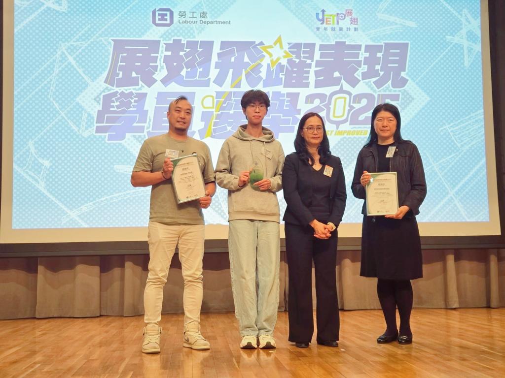 Wong Ka-keung channels his passion and interest in photography into his career, allowing him to regain confidence and shine in the workplace.