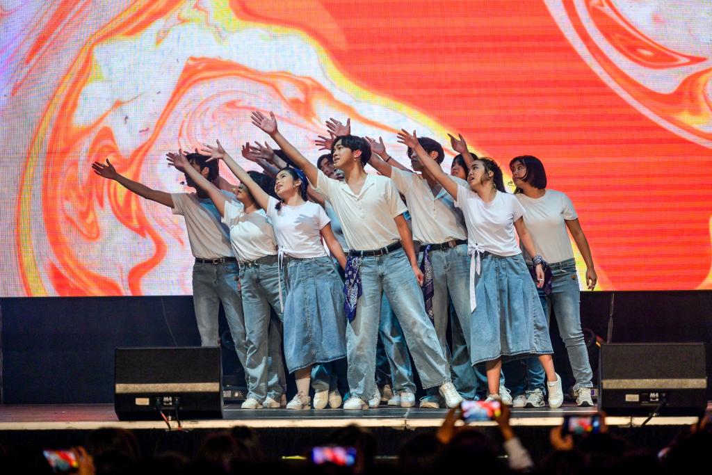 The final segment "Youth Anthem (青春頌)" showcased the passion of youth through dance, leaving the audience in awe.