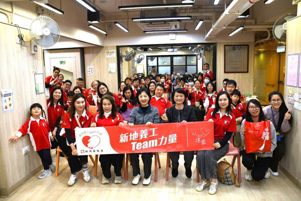 YWCA, SHKP and SWD joined together to bring festive blessing…