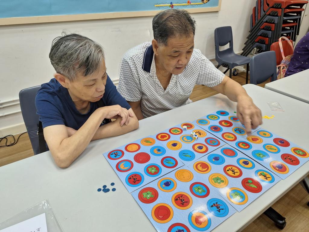 Whether at home or at an elderly centre, family members can play cognitive stimulation games with the patients.