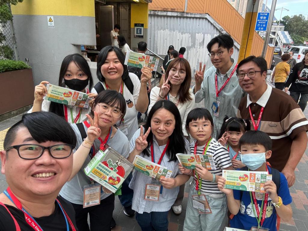 女青榮獲愛心券「機構最高籌款獎」亞軍