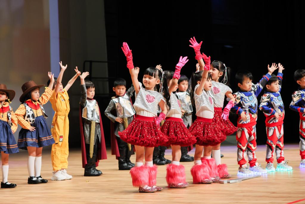 The colourful costumes and the children's performances were a feast for the eyes. Every bit of their hard work transformed into the brightest light on stage!