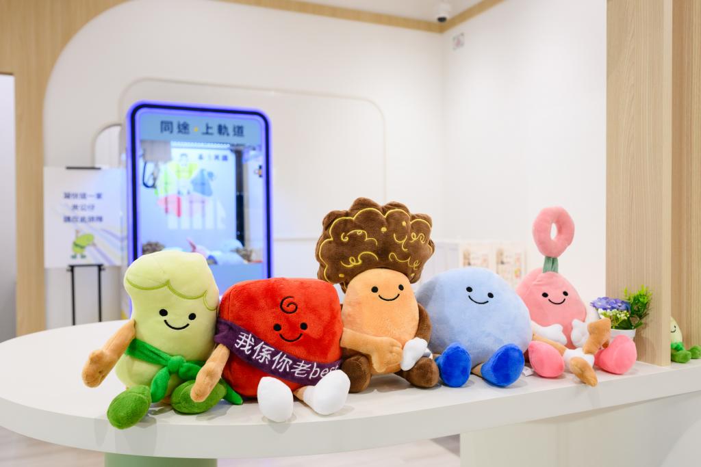 五位「成長伙伴」為「賽馬會凝伙計劃」正向軌跡發展框架的五大核心主題，分別為「身心健康」、「未來領航能力」、「個人目標」、「互信伙伴」及「社會資源網絡」，陪伴每一位兒童及青少年前行。