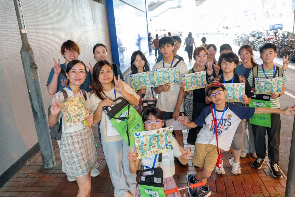 青年義工展現朝氣與活力，穿梭新界各區為「喜樂旅程」籌款，將熱情轉化為改變社區的力量。