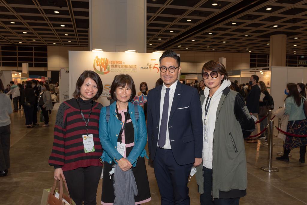 屈臣氏集團由女青提名、獲20年Plus「商界展關懷」標誌